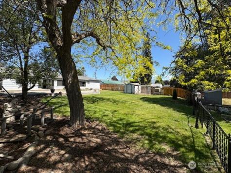 23 W Hale Avenue Omak WA 98841