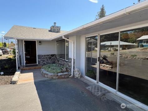 23 W Hale Avenue Omak WA 98841
