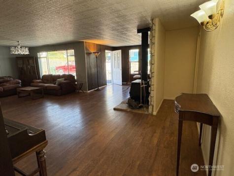 23 W Hale Avenue Omak WA 98841