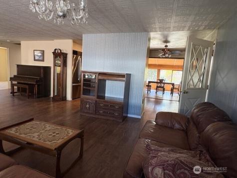 23 W Hale Avenue Omak WA 98841