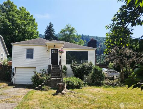 591 Division Avenue Morton WA 98356