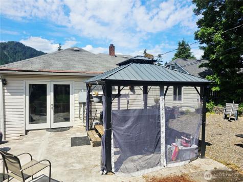 591 Division Avenue Morton WA 98356