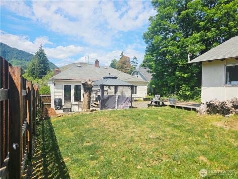 591 Division Avenue Morton WA 98356