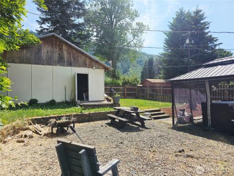 591 Division Avenue Morton WA 98356