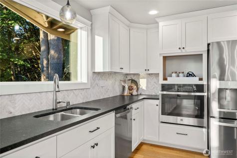 28601 13th Avenue S Federal Way WA 98003