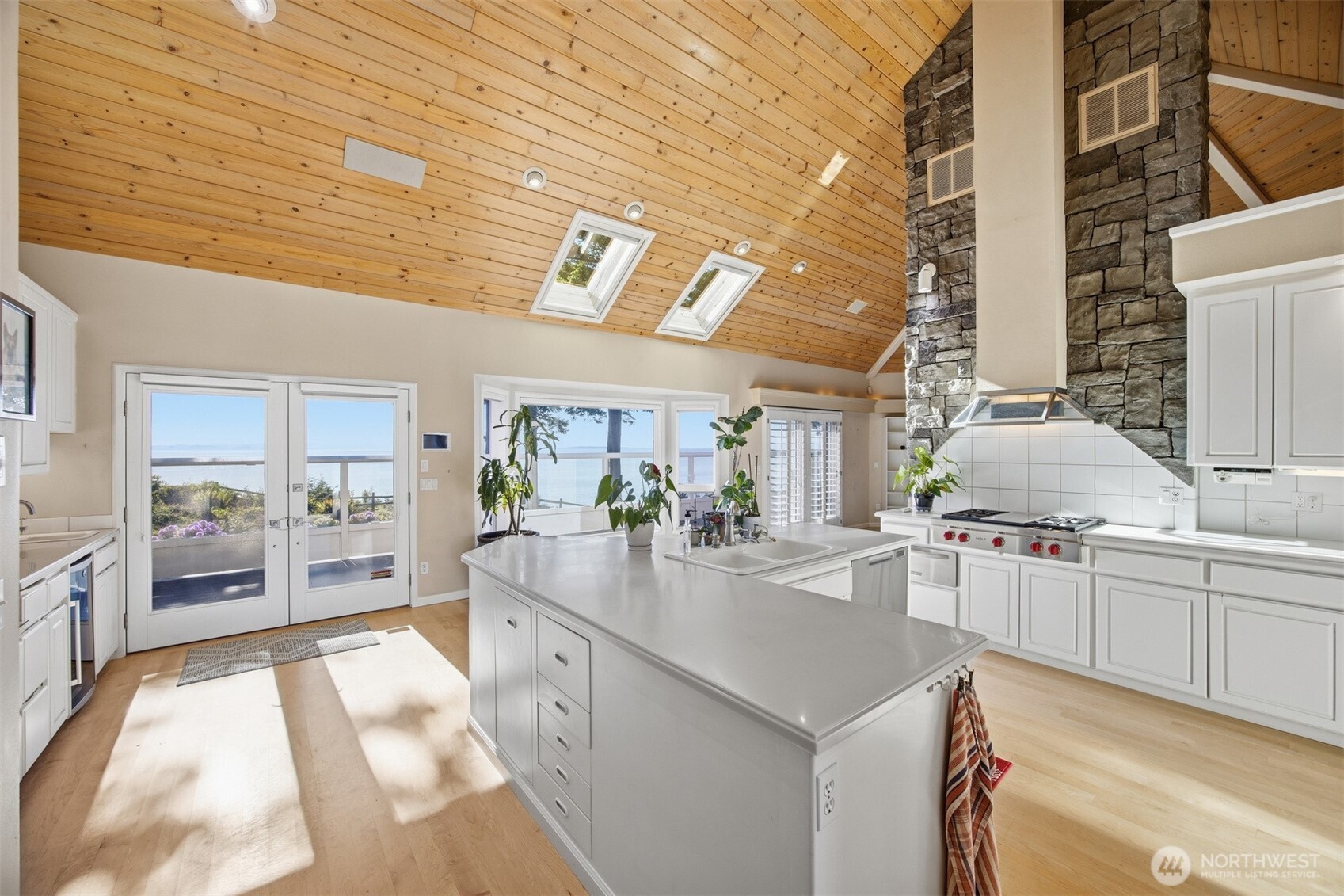 6867 Holeman Avenue Blaine WA 98230