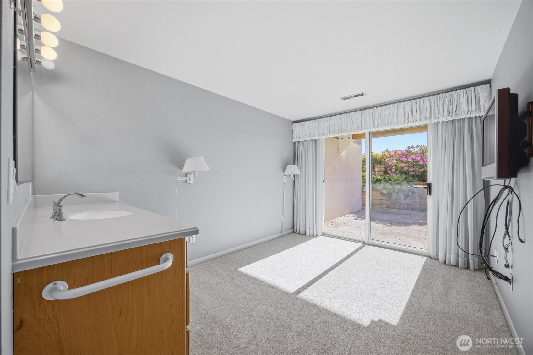 6867 Holeman Avenue Blaine WA 98230