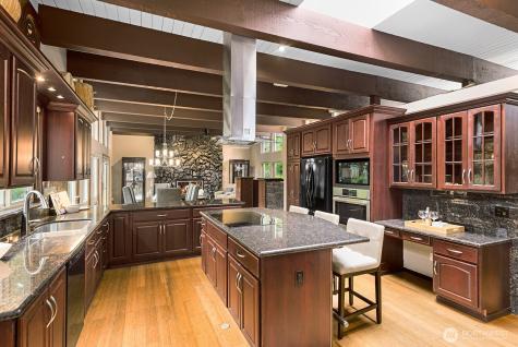 16 Cascade Key Bellevue WA 98006