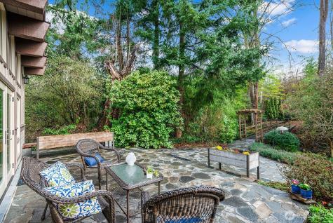 16 Cascade Key Bellevue WA 98006