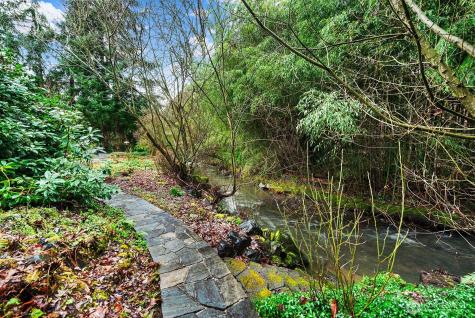 16 Cascade Key Bellevue WA 98006