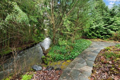 16 Cascade Key Bellevue WA 98006