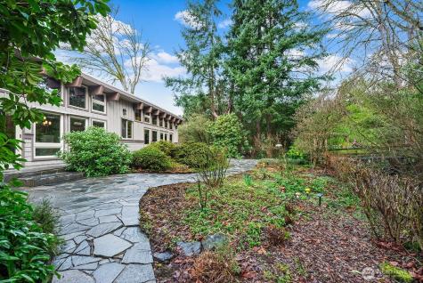 16 Cascade Key Bellevue WA 98006