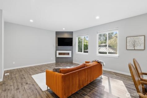 12102 10th Drive SE Everett WA 98208