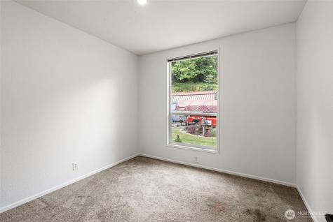 6852 SE Garfield Street Port Orchard WA 98366