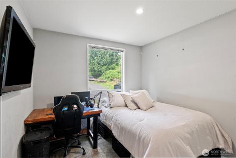 6852 SE Garfield Street Port Orchard WA 98366