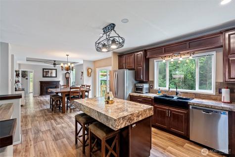 6852 SE Garfield Street Port Orchard WA 98366