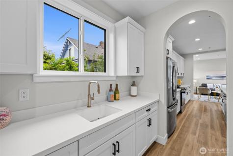 523 Bridges Avenue S Kent WA 98032
