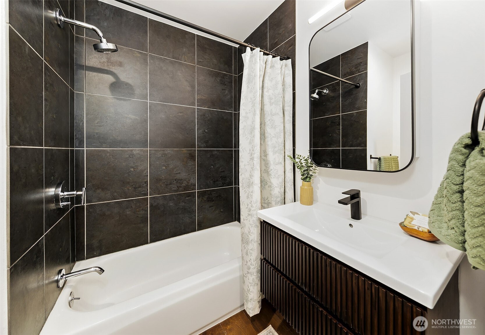 4927 50th Avenue S Seattle WA 98118