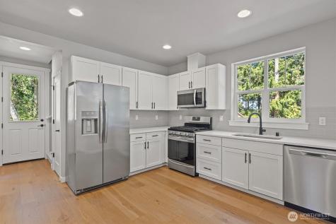 1672 Aspen Drive Camano Island WA 98282