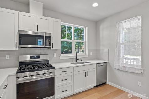 1672 Aspen Drive Camano Island WA 98282