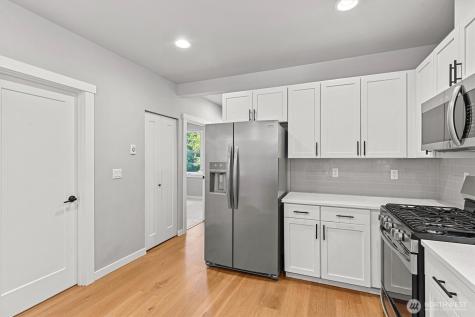 1672 Aspen Drive Camano Island WA 98282