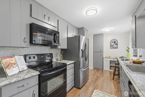 2191 Lakemoor Drive SW Olympia WA 98512