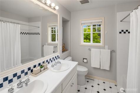 21827 SE 20th Street Sammamish WA 98075