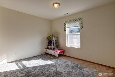 29704 SE 217th Pl SE Kent WA 98042
