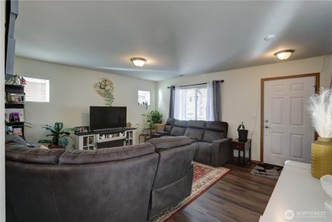 29704 SE 217th Pl SE Kent WA 98042