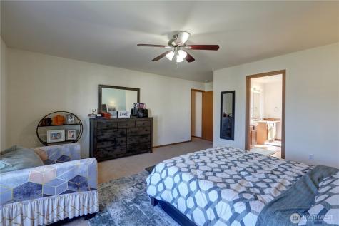 29704 SE 217th Pl SE Kent WA 98042
