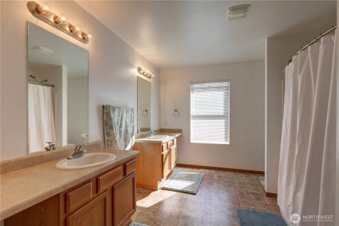 29704 SE 217th Pl SE Kent WA 98042