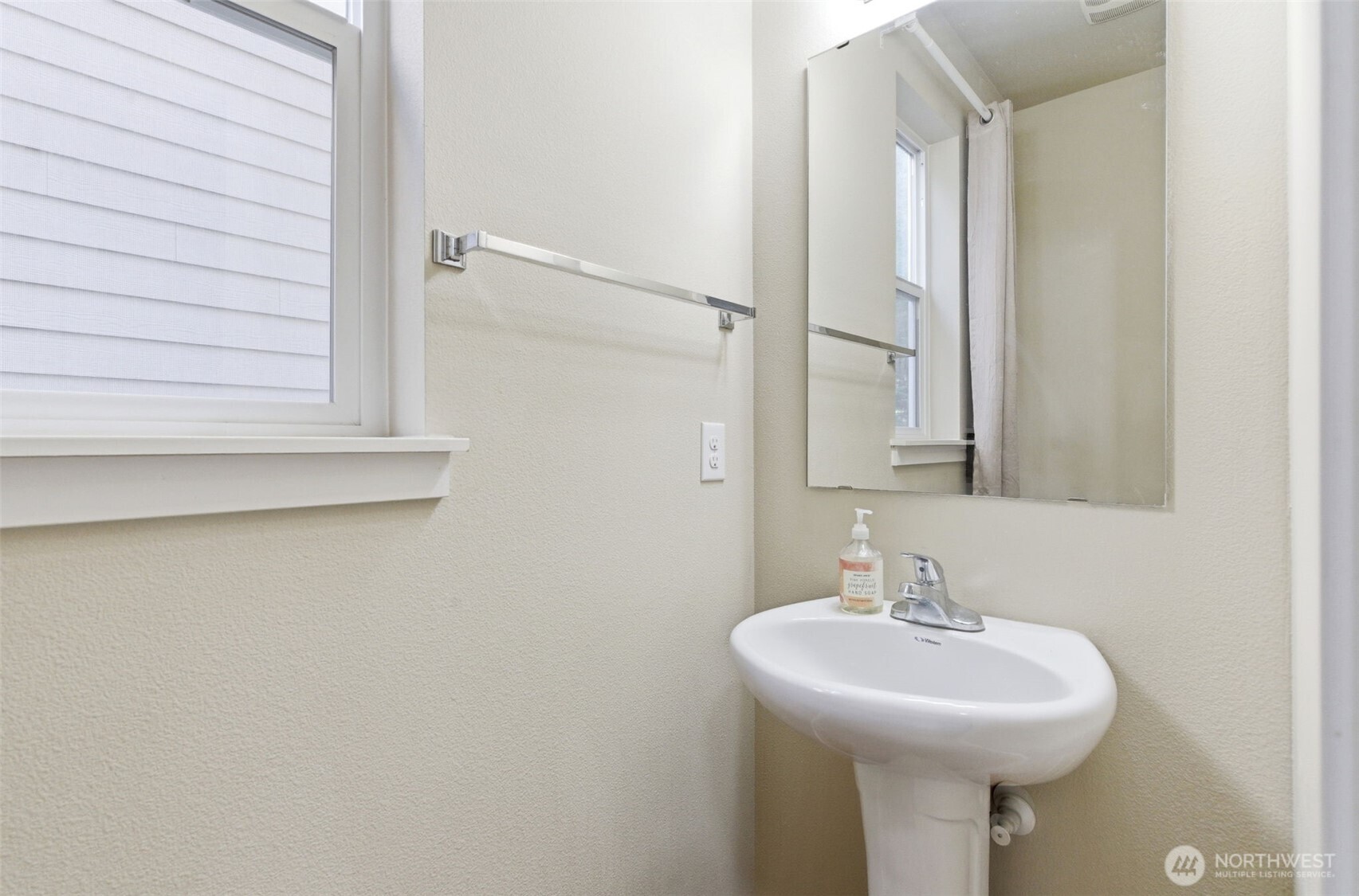 1569 NE Fontaine Way Poulsbo WA 98370