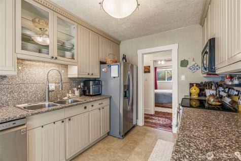 531 16th Avenue Longview WA 98632