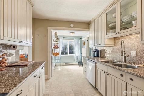 531 16th Avenue Longview WA 98632