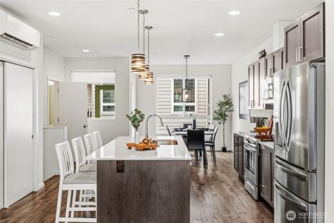 13706 Manor Way Lynnwood WA 98087