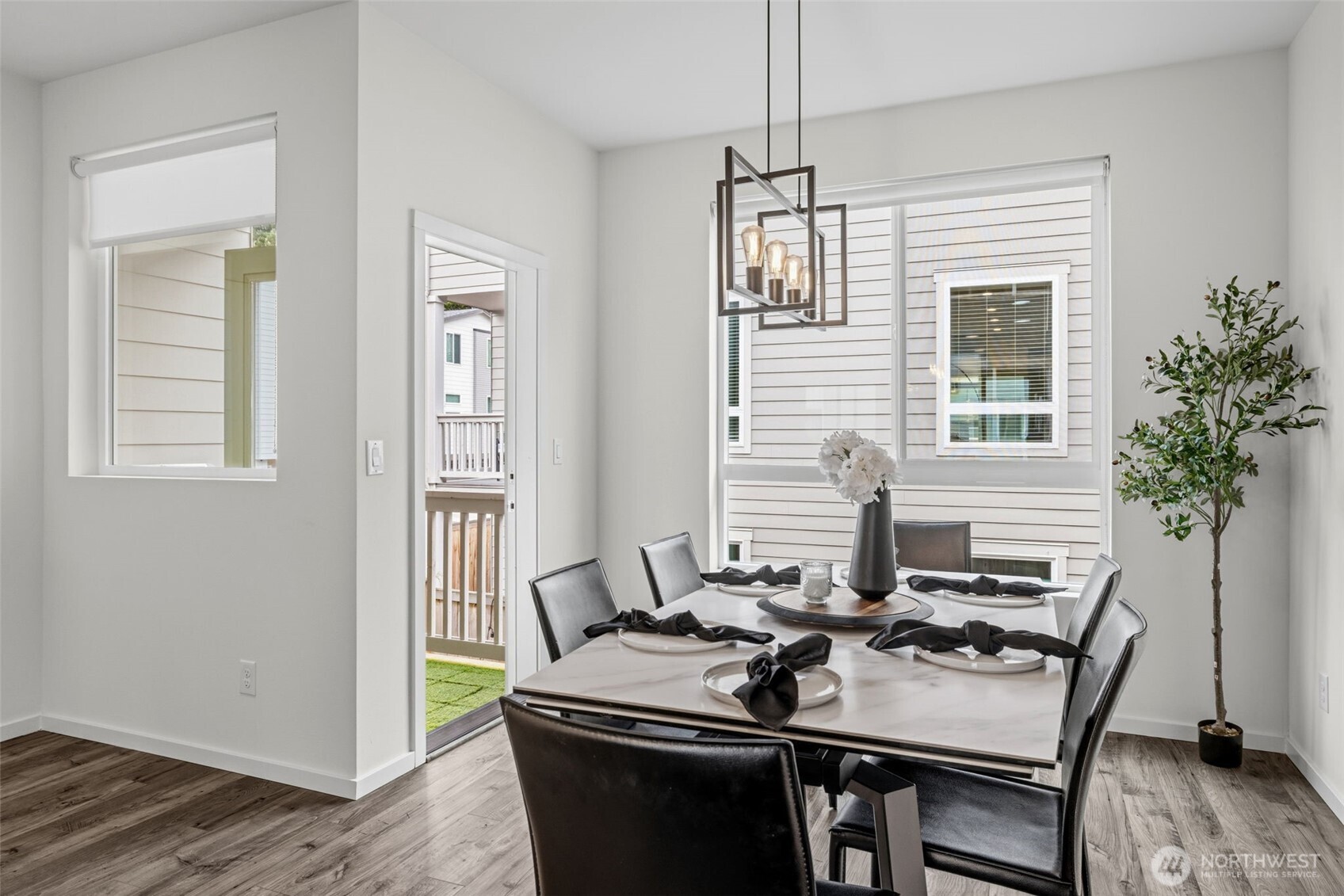 13706 Manor Way Lynnwood WA 98087