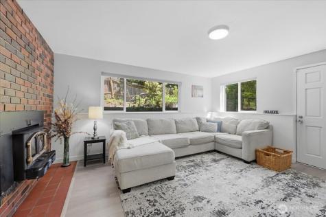 3754 NE 194th Street Lake Forest Park WA 98155