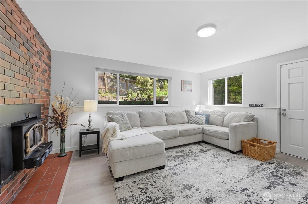 3754 NE 194th Street Lake Forest Park WA 98155