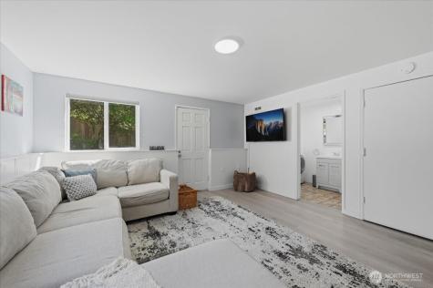 3754 NE 194th Street Lake Forest Park WA 98155