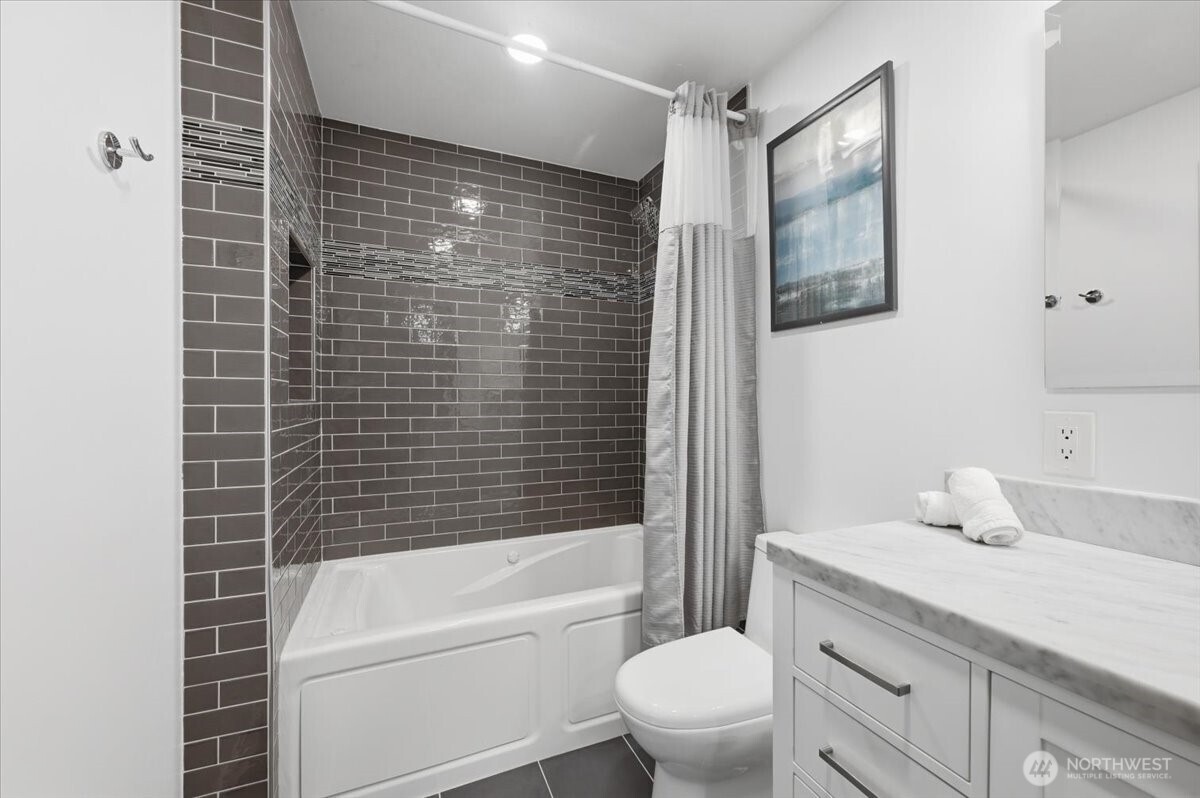 3754 NE 194th Street Lake Forest Park WA 98155
