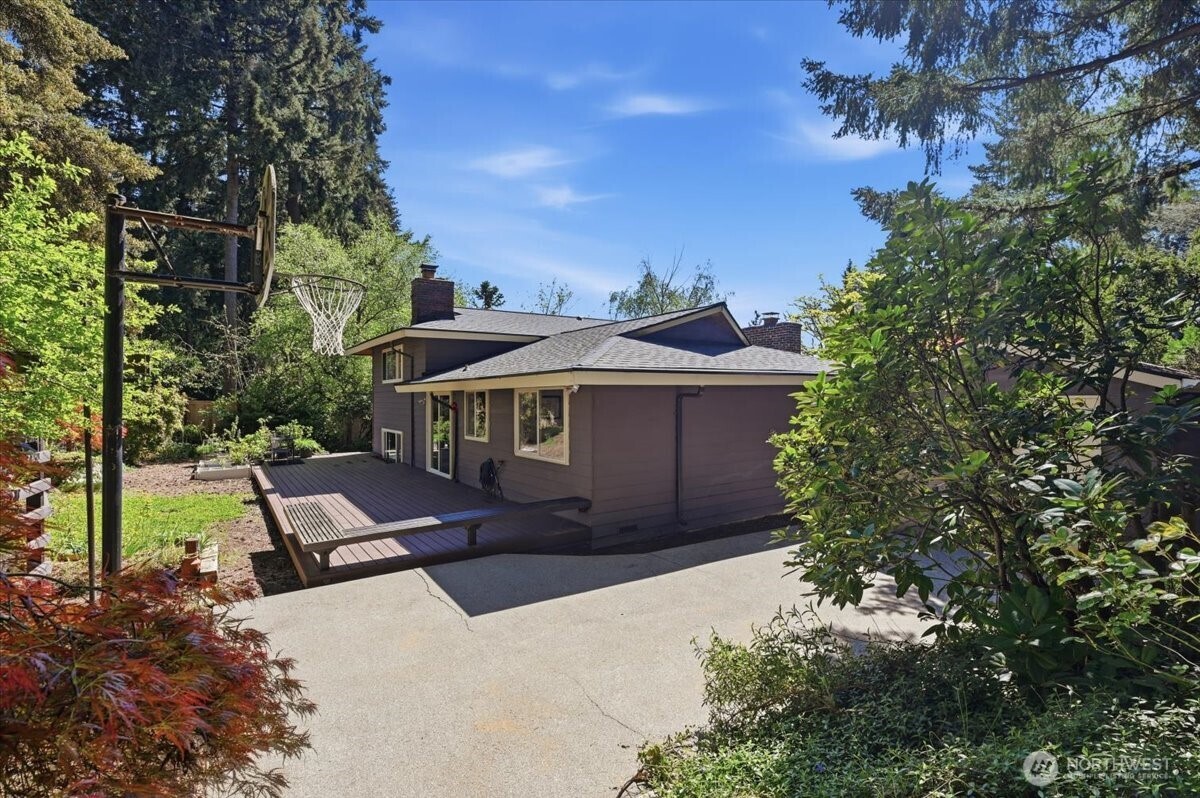 3754 NE 194th Street Lake Forest Park WA 98155
