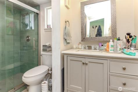 208 F Street SE Auburn WA 98002
