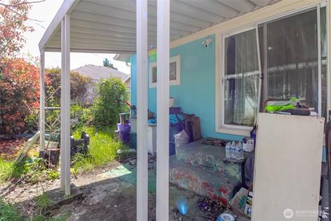 208 F Street SE Auburn WA 98002