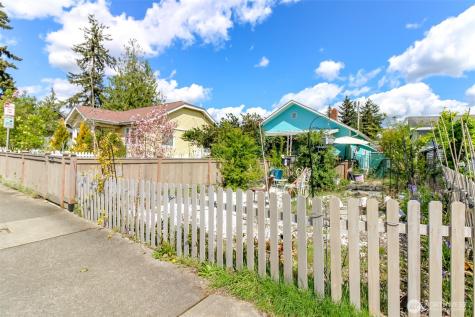 208 F Street SE Auburn WA 98002