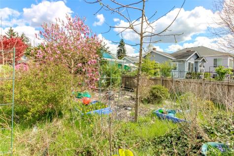 208 F Street SE Auburn WA 98002