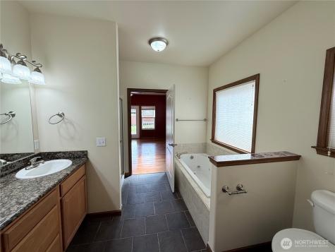 1516 N 43rd Place Mount Vernon WA 98273