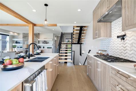 7107 Aurora Avenue N Seattle WA 98103