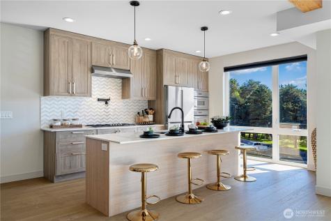 7107 Aurora Avenue N Seattle WA 98103