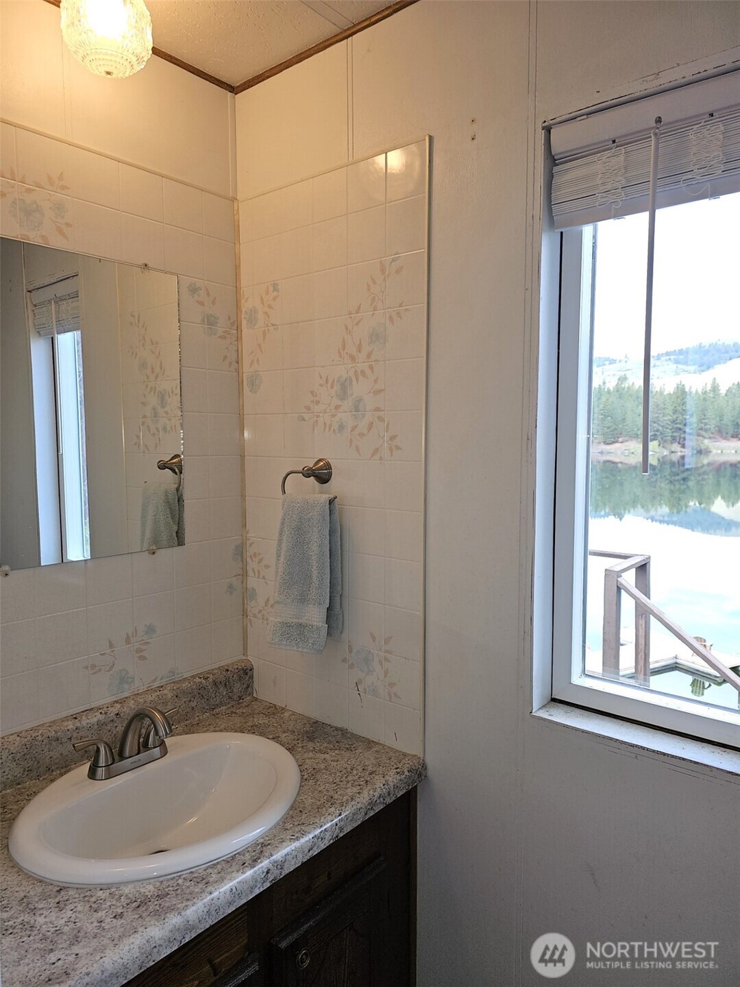 7 Bremner Lane Republic WA 99166