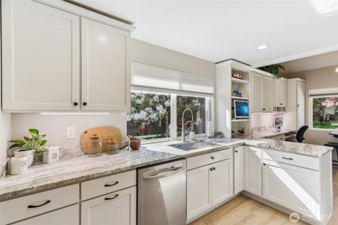 18906 SE 44th Place Issaquah WA 98027